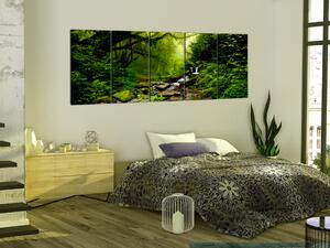 Obraz Vodopád v lese (5-dílný) - malebná krajina uprostřed zeleně stromů