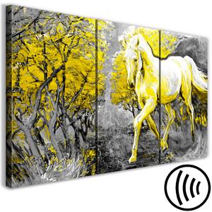 Obraz Kůň v lesní krajině (3-dílný) - Zvíře uprostřed barevných stromů