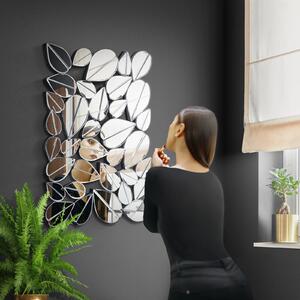 Nástěnná dekorace ze zrcadlových prvků ve formě listů