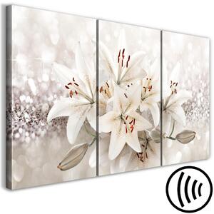 Obraz Lilie - světle béžové květy na dekorativním písčitě bílém pozadí