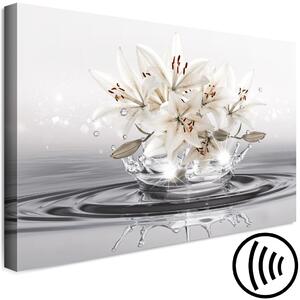 Obraz Liliový - světle krémové květy na dekorativním krémovém pozadí ve vodě