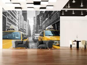 Fototapeta New York, architektura města - žlutá taxi a mrakodrapy v pozadí
