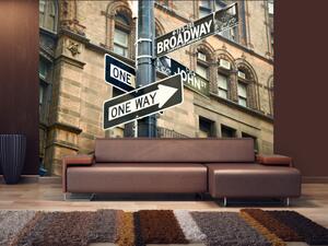 Fototapeta New York Broadway - sloup s dopravními značkami na pozadí architektury