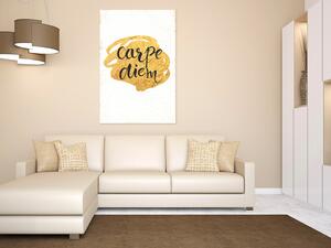 Obraz Můj domov: Carpe Diem (1-dílný) - zlatý skvrn s černým nápisem