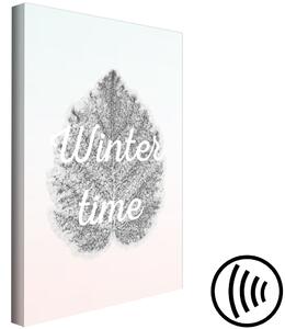 Obraz Zimní příroda (1-dílný) - list s bílým nápisem Winter Time