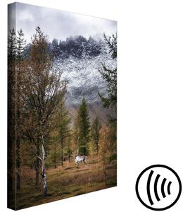 Obraz Podzimní host (1-dílný) svislý - lesní krajina s výhledem na hory