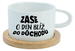 ZASE O DEN BLÍŽ DO DŮCHODU - bílý hrníček makronka 200 ml