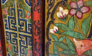 Ručně malovaná dřevěná antik komoda z Tibetu, 173x70x141cm