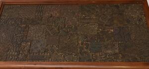 Konferenční stolek z teakového dřeva zdobený starými raznicemi, 60x120x45cm