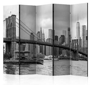 Artgeist Paraván - Road to Manhattan (Black and White) II [Room Dividers] Velikosti (šířkaxvýška): 225x172