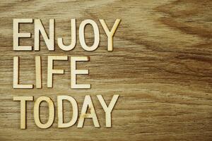 Tapeta s citátem - Enjoy life today