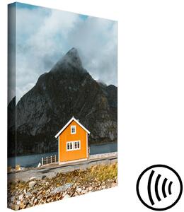 Obraz Severní pobřeží (1-dílný) svislý - dům u moře a hory v pozadí