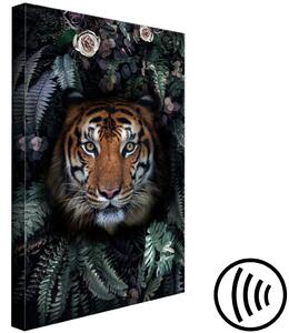 Obraz Tygr v Listech (1-dílný) svislý - divoké zvíře v džungli