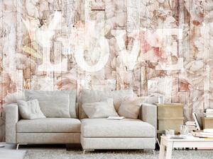 Fototapeta Slovo láska - anglický nápis na květovaném pozadí s texturou dřeva