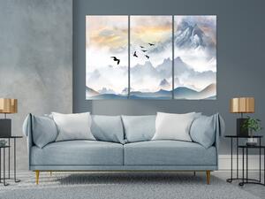 Obraz Hory v mlze - ptáci létající nad vrcholy hor v oblacích
