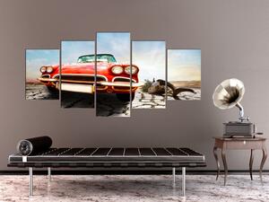 Obraz Vintage - červený sen (5-dílný) - retro automobil na poušti