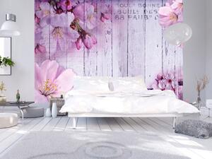 Fototapeta Květy jabloně - motiv v odstínech fialové na pozadí s texturou dřeva