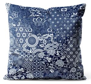 Dekorační velurový polštář Květinová mozaika - kompozice v odstínech modré a bílé barvy