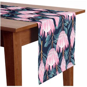 Běhoun na stůl Fantastické poupata - kompozice s růžovými květy na tmavém pozadí