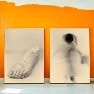 Paper Collective designové moderní obrazy The Foot (50 x 70 cm)