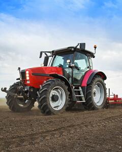 Deka MIKROFLANEL Traktor red Velikost: 120x150 cm