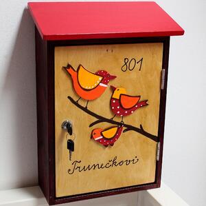 Malovaná poštovní schránka CVRLIKAJÍCÍ červená - 3 ptáčci