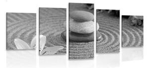 5-dílný obraz Zen zahrada a kameny v písku v černobílém provedení - 200x100 cm