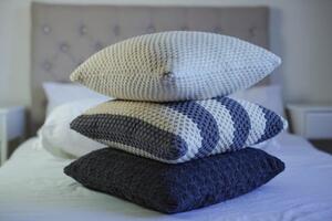 Pletený polštář - Pea Pattern Stripes