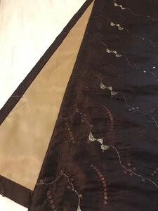Animadecor Běhoun tmavě hnědý taft s výšivkou 130x35cm
