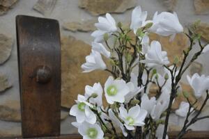 CERINO Umělá květina Magnolie větev 90cm bílozelená 1ks