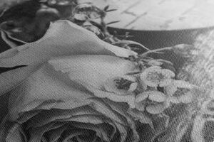 Obraz růže a srdíčko v jutě v černobílém provedení