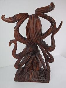 Soška CHOBOTNICE - hnědá, exotické dřevo, ruční práce, 55 cm