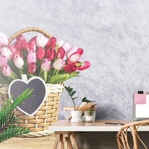 Fototapeta tulipány v dřevěném košíku - 300x200 cm