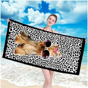 Plážová osuška s motivem pejska s brýlemi 100 x 180 cm