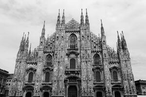 Fototapeta Milánská katedrála v černobílém