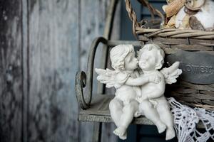 Fototapeta sošky andílků na lavičce