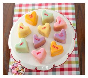 Forma na 6 mini bábovek ve tvaru srdce v měděné barvě Nordic Ware Valentine, 500 ml
