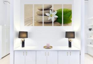 5-dílný obraz bílý květ a kameny v písku - 100x50 cm