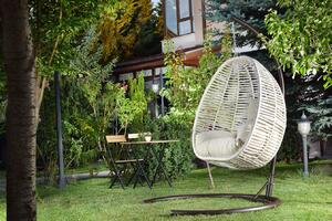 Zahradní houpací židle Finnikin (krémová). 1082956