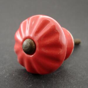 Knopka červená - model 4 Barva kovu: antik tmavá