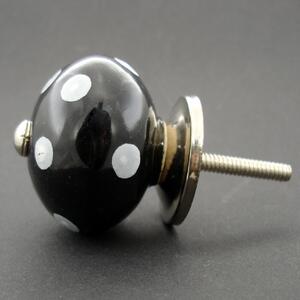 Keramická úchytka-Černá s puntíky Barva kovu: stříbrná