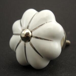 Keramická úchytka-Bílý květ se stříbrnou linkou Barva kovu: antik světlá