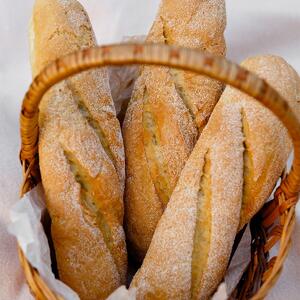 Nůž k nařezávání chleba s 5 žiletkami