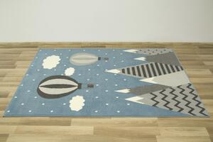Dětský kusový koberec LUNA KIDS 534432/95822 Hory Létající balón modrý / šedý Rozměr: 140x200 cm