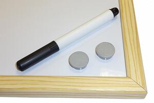 Magnetická tabule dřevěný rám 90 x 60 cm