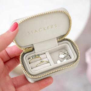 Stackers, Cestovní šperkovnice Oatmeal Petite Zipped Jewellery Box | krémová 75625