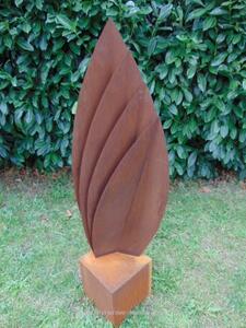 Kovová zahradní socha Listy 150 cm rezavá