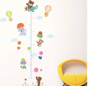Samolepka na zeď "Dětský metr - Zvířátka s balony 2" 130x80 cm