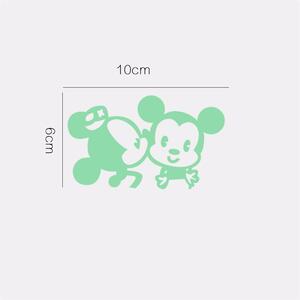 Fosforová samolepka na vypínač "Mickey a Minnie" 10x6 cm