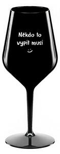 NĚKDO TO VYPÍT MUSÍ - černá nerozbitná sklenice na víno 470 ml